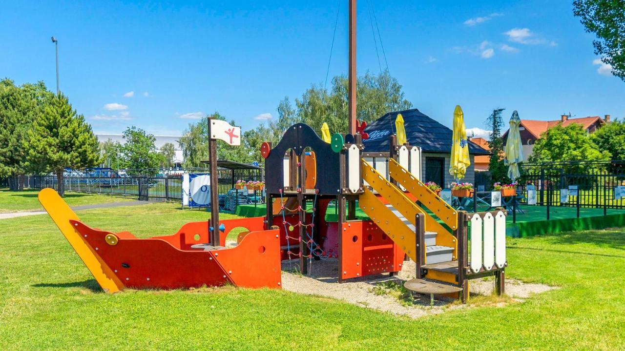 Hotel Aquacity Seasons Poprad Luaran gambar